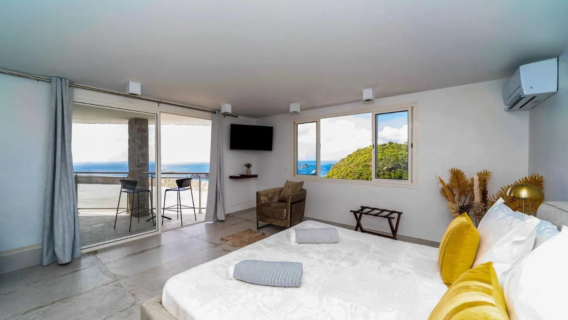 Superb Sea Views Villa with Amazing Amenities Γουσταβία