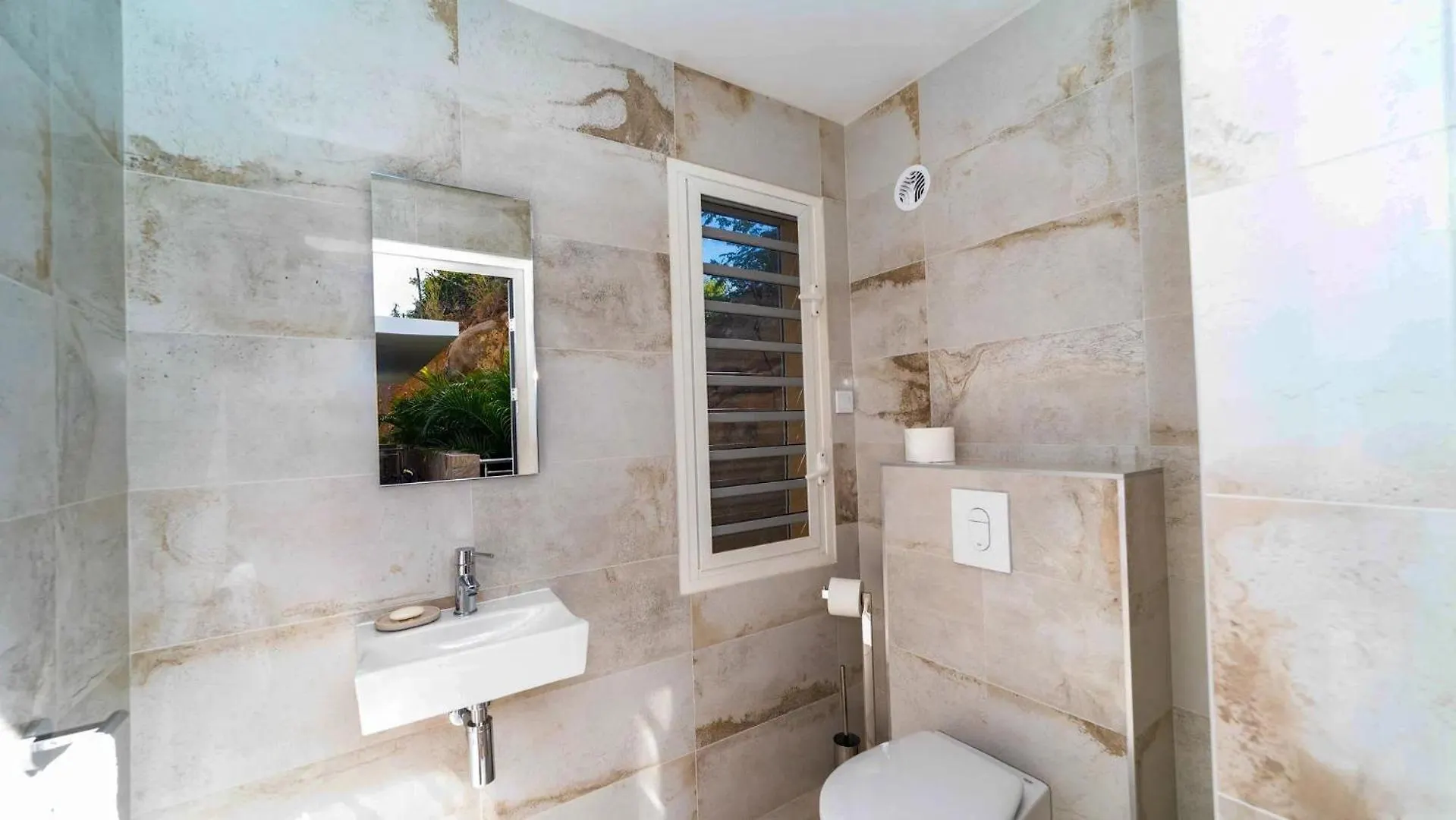 Superb Sea Views Villa with Amazing Amenities Γουσταβία