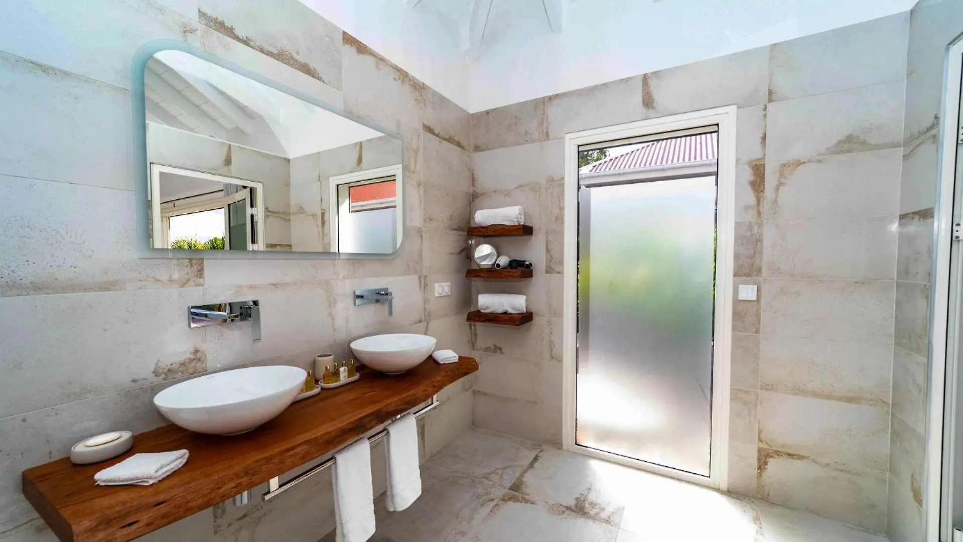 Superb Sea Views Villa with Amazing Amenities Γουσταβία