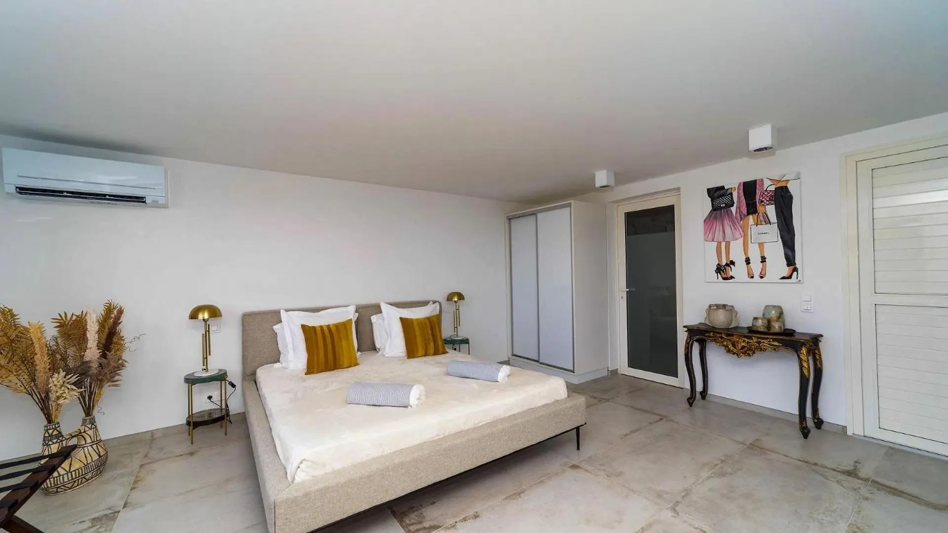 Superb Sea Views Villa with Amazing Amenities Γουσταβία