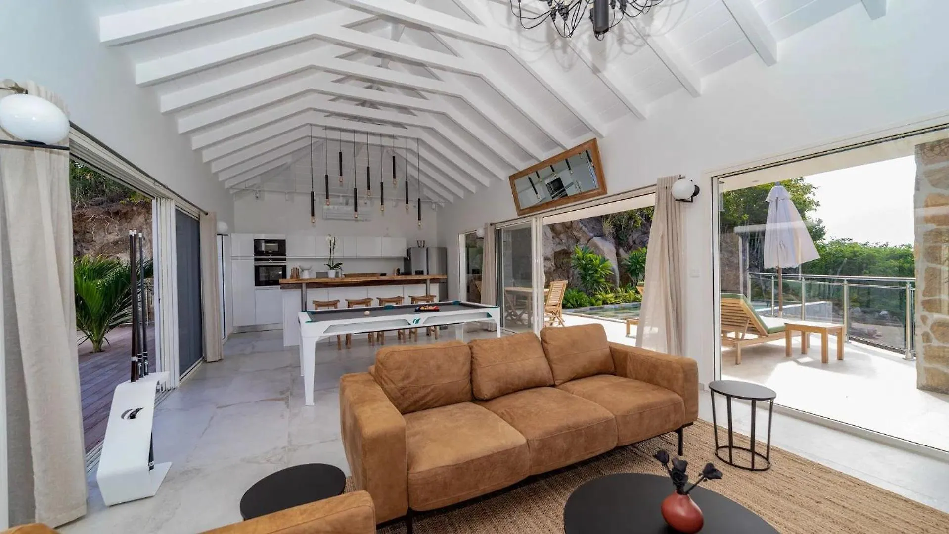 Superb Sea Views Villa with Amazing Amenities Γουσταβία