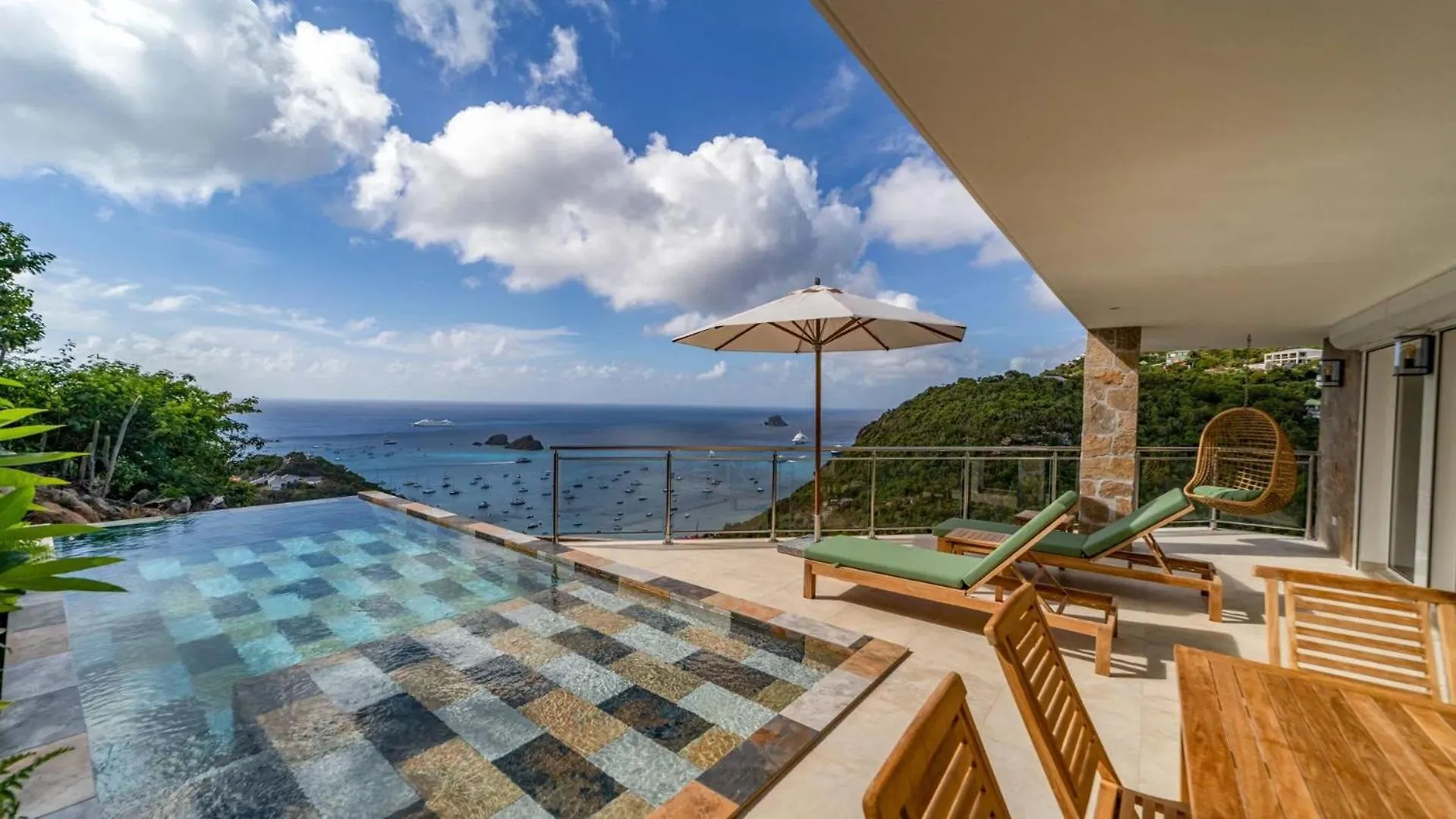 Superb Sea Views Villa with Amazing Amenities Γουσταβία