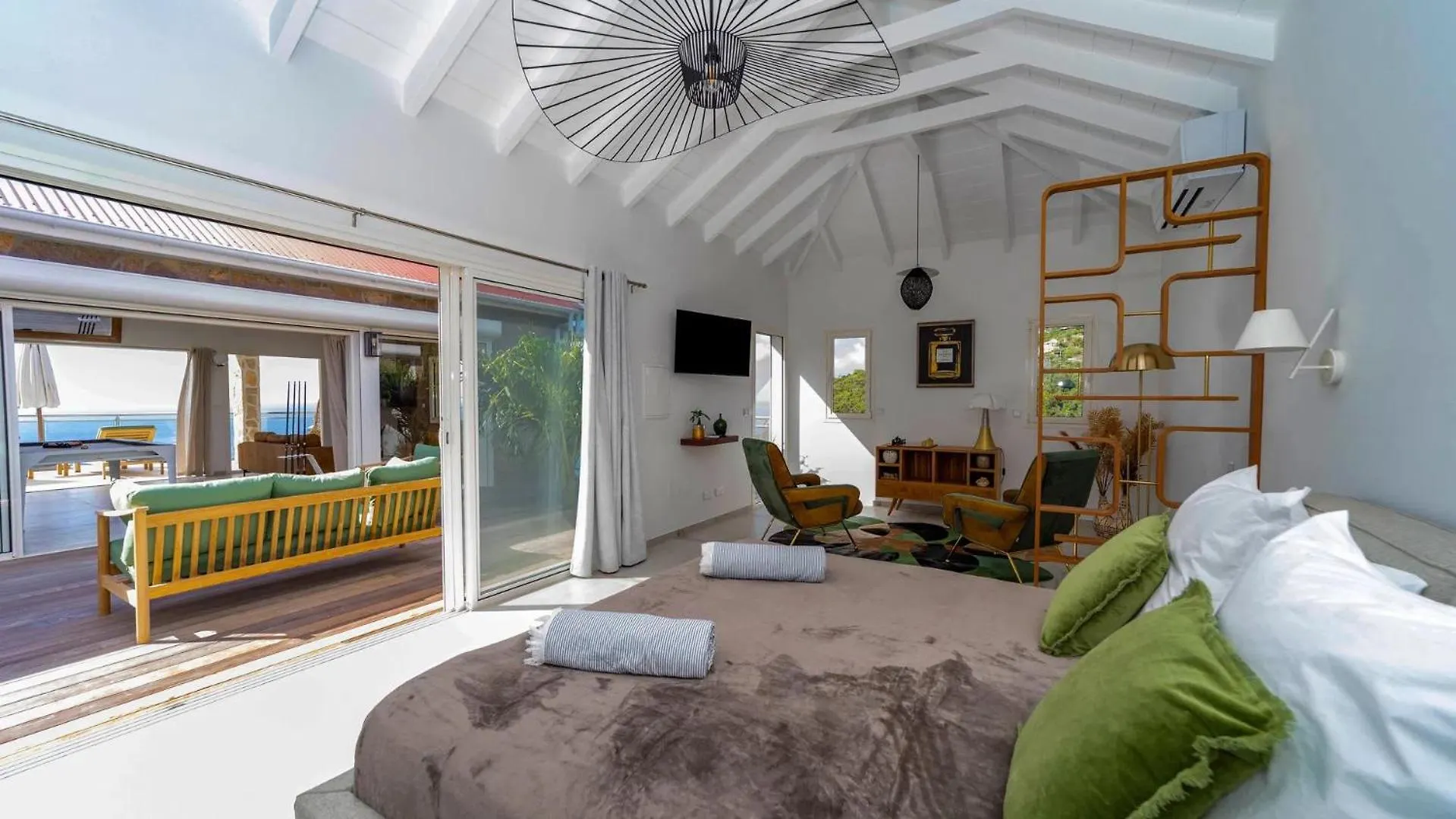 Superb Sea Views Villa with Amazing Amenities Γουσταβία